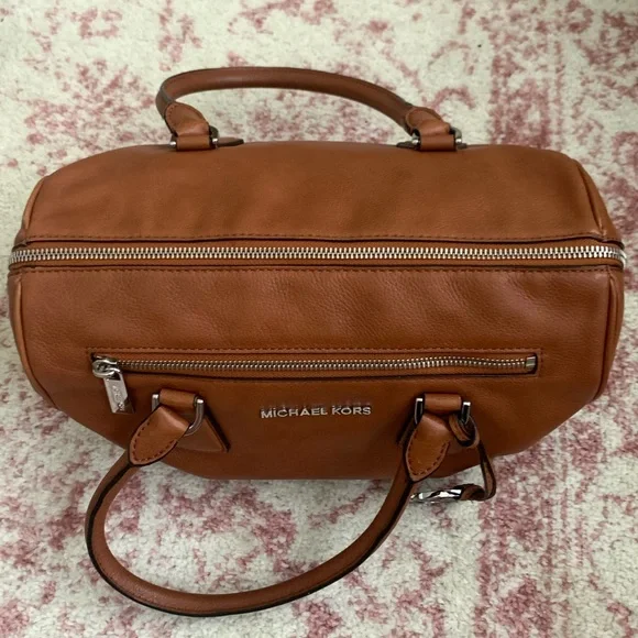 Michael Kors Sophie Top Zip Large Leather Bag - Picture 11 of 14